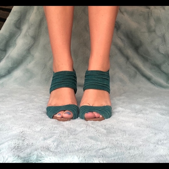 heels - Picture 1 of 6